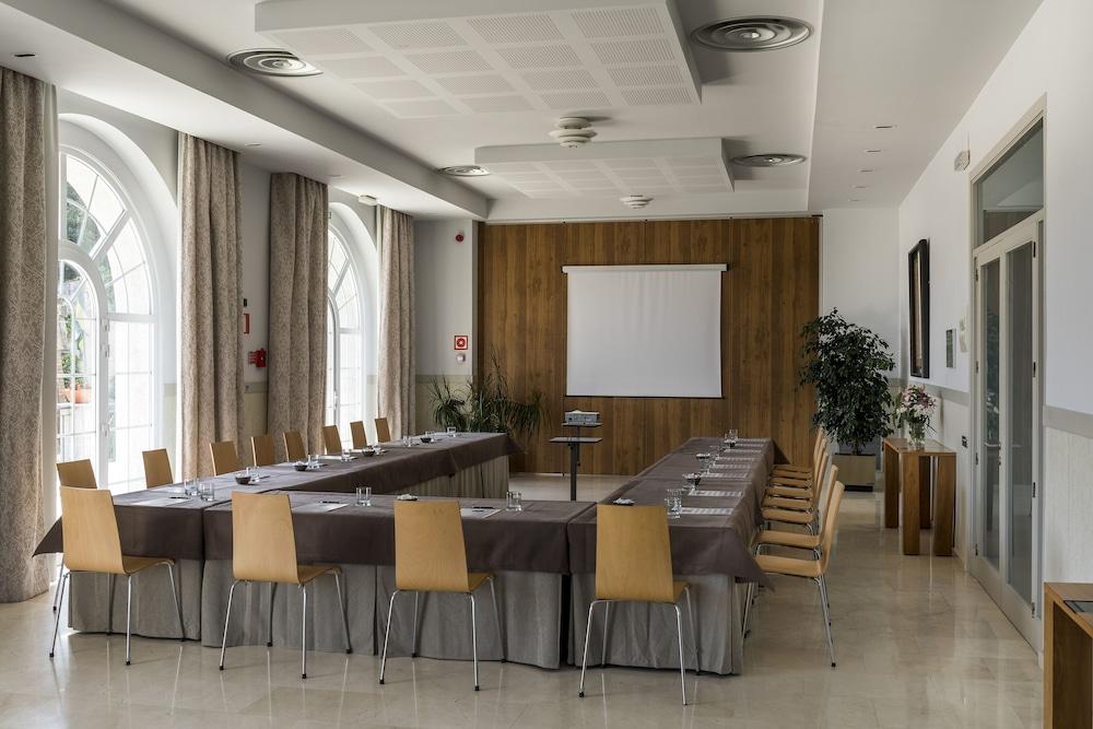 Hotel De Vic-sau Tavernoles