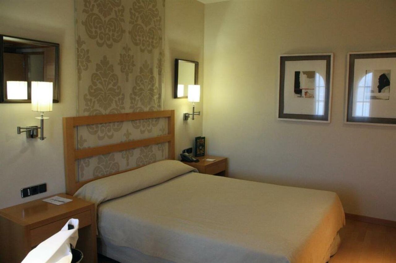 Hotel De Vic-sau Tavernoles